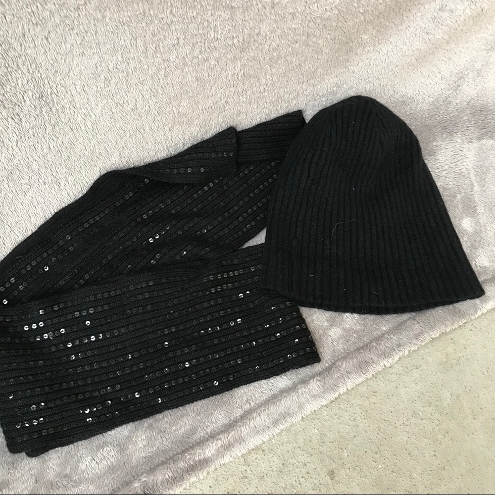 Express Scarf and Beanie Set